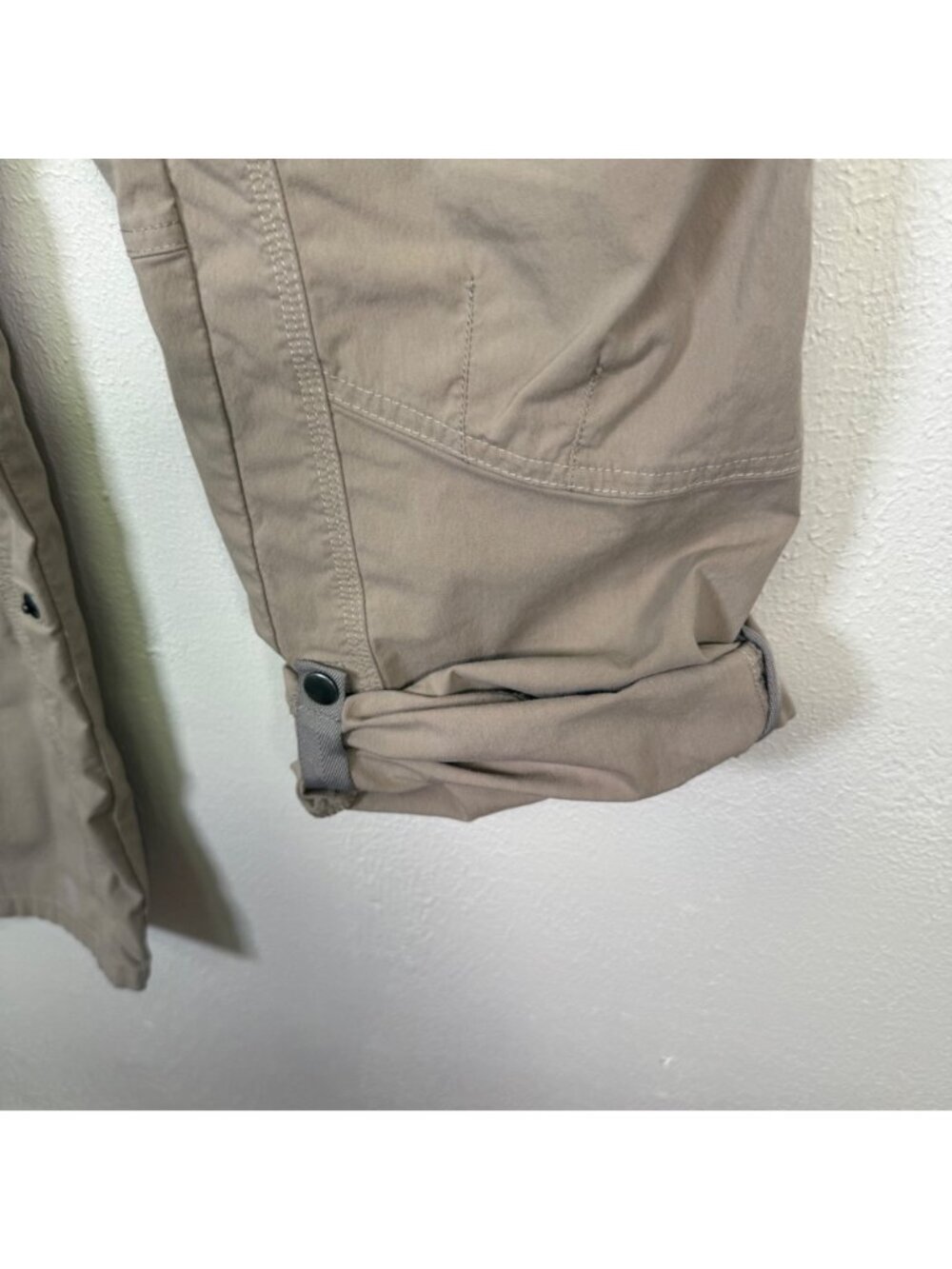 Kühl Womens Cargo Pants Size 10 Short Beige Roll-Up Legs Utility Outdoors - Picture 3 of 16